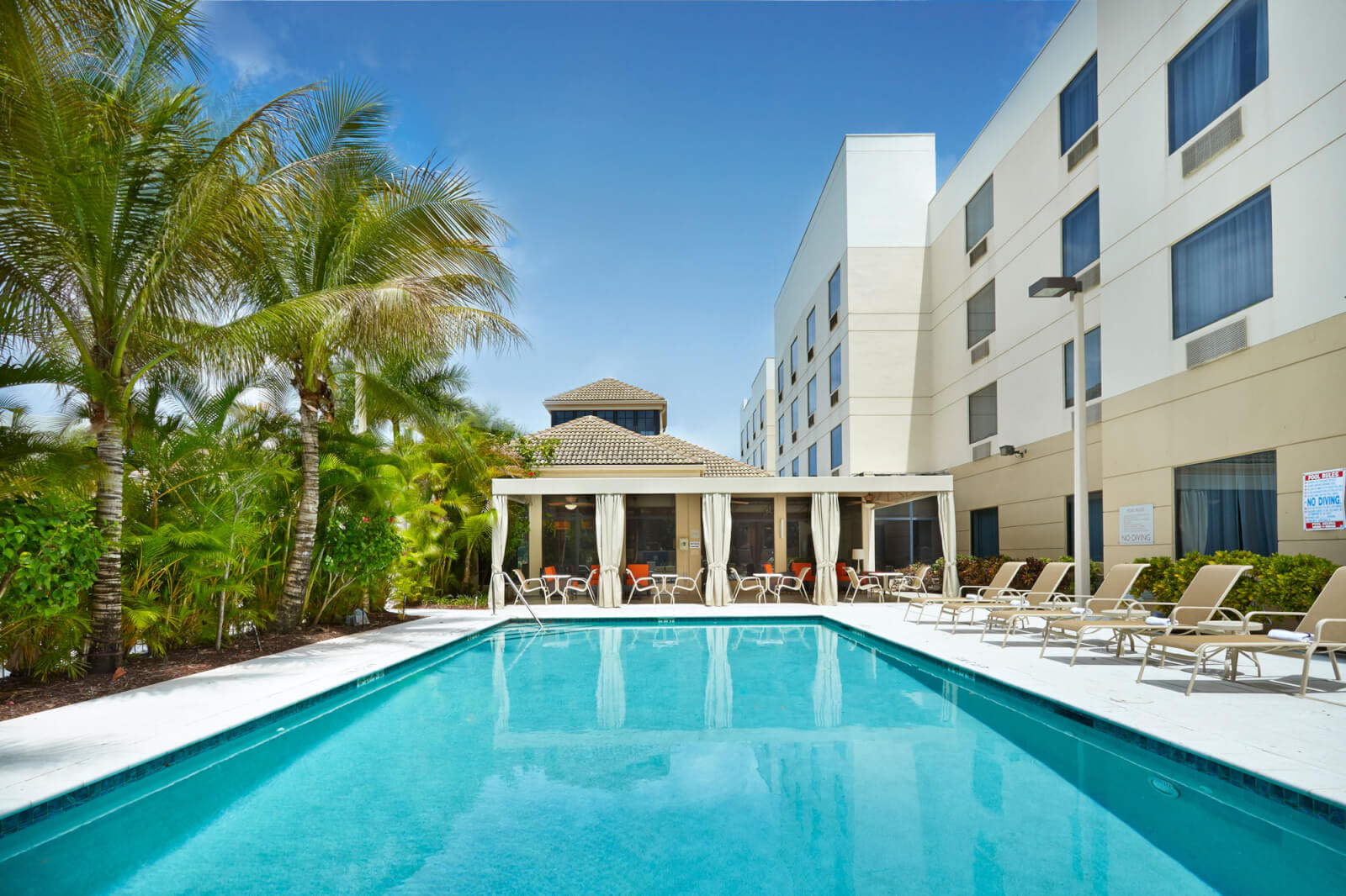 Pool im Hilton Garden Inn Palm Beach Garden